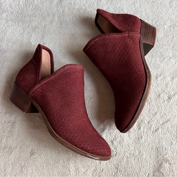 Lucky Brand Shoes - Lucky Brand Baley Perforated Leather Ankle Boot Bootie Raisin Oiled Suede Sz 6